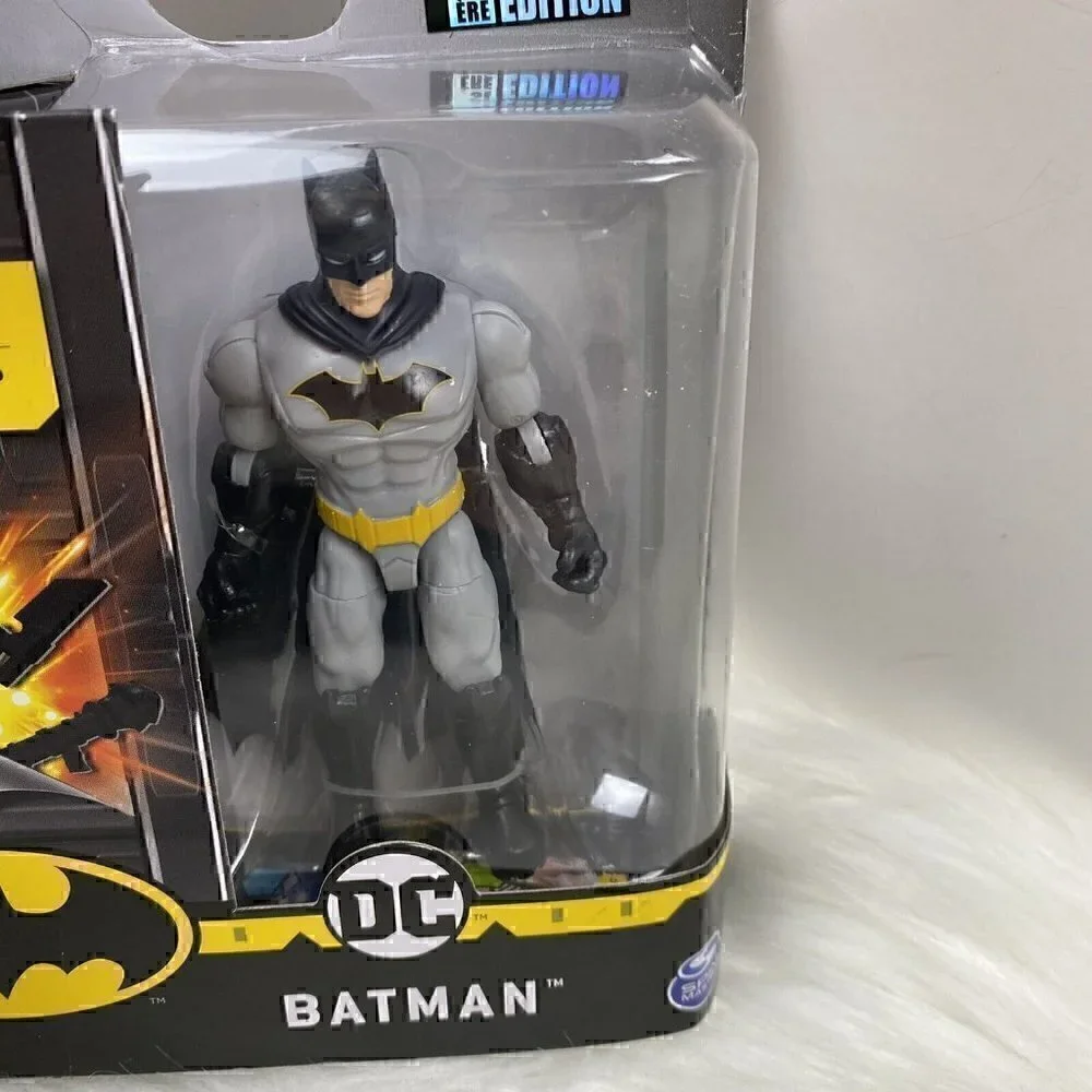 NEW Batman 4” DC The Caped Crusader w/ 3 Mystery Accessories 1st Edition
